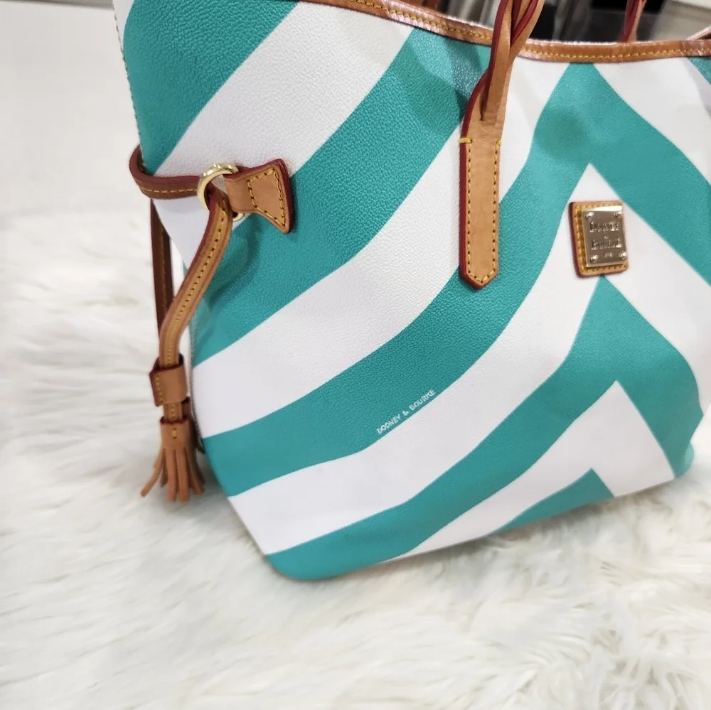 💚▪️ Dooney & Bourke ▪️bailey Chevron Teal & White Shoulder Tote Bag